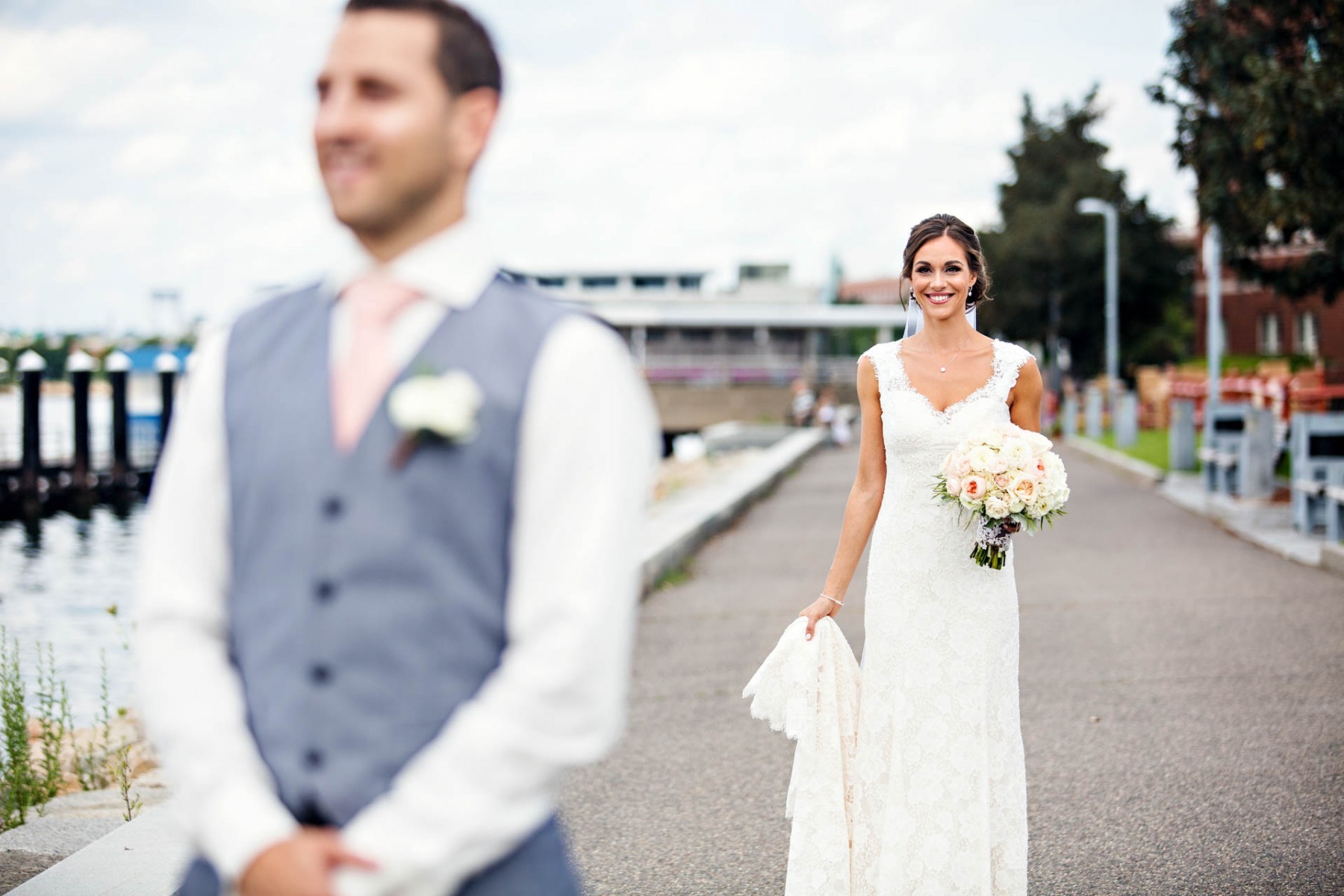 bride-first-look-groom