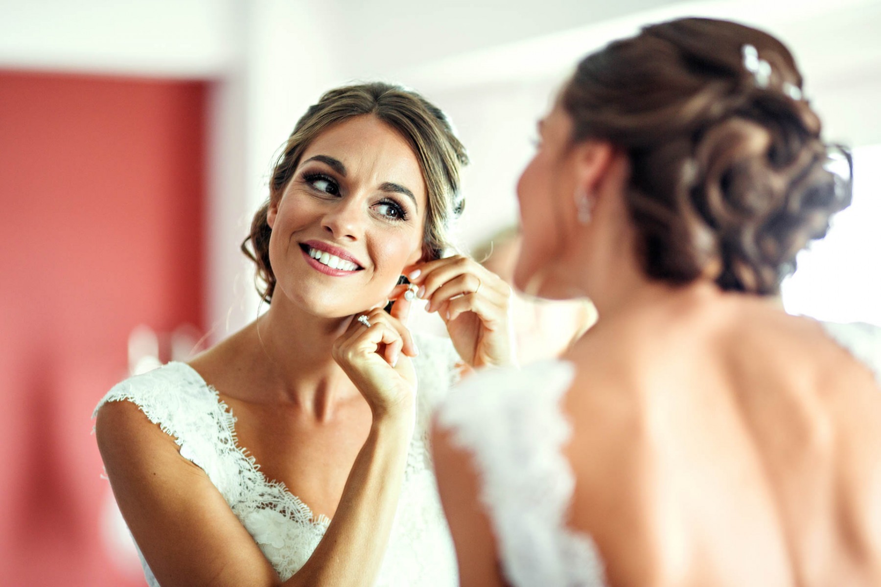 bride-putting-on-earings