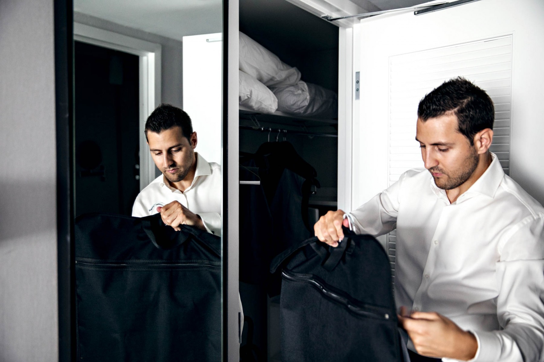 groom-getting-ready-hyatt-boston-harbor