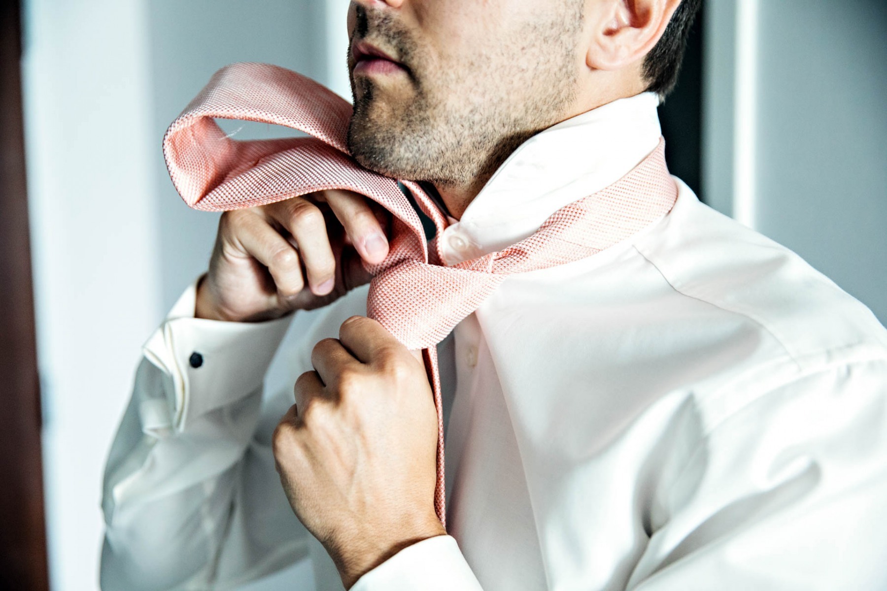 groom-pink-tie